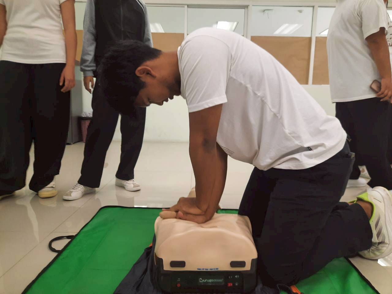 ฝึกทักษะการช่วยฟื้นคืนชีพขั้นพื้นฐาน (CPR)